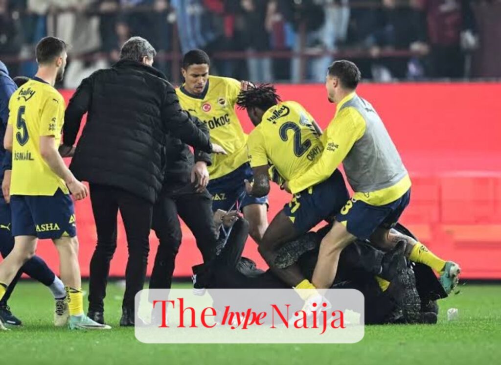 Fenerbahçe's Bright Osayi-Samuel Stands Up Against Pitch Invaders in Dramatic Victory