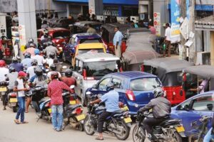 Queues Return as Fuel Scarcity Strikes Abuja and Five States