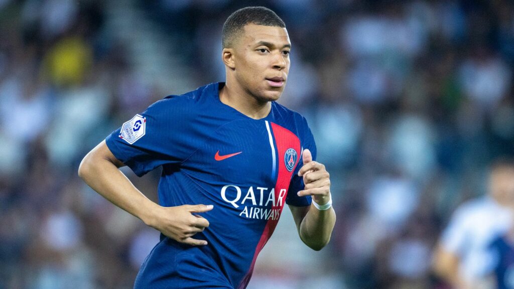 Mbappe Makes His Move: PSG Superstar Announces Emotional Farewell, Sparks Transfer Frenzy