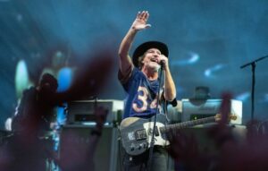 Last-Minute Heartbreak: Pearl Jam Cancels London Gig, Leaving Fans Fuming