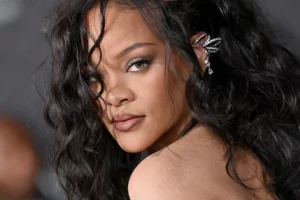 The Fenty Queen Returns: Rihanna's Musical Hiatus Ends, Reigniting Anticipation for R9