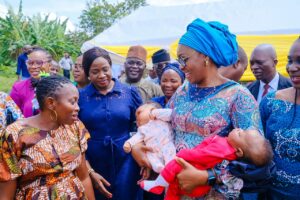 Ogun First Lady Empowers Nursing Mothers with Cash, Food Boost