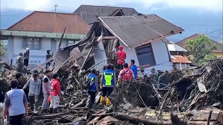 Deadly Weekend Floods Ravage Sumatra Death Toll Rises as Search Continues