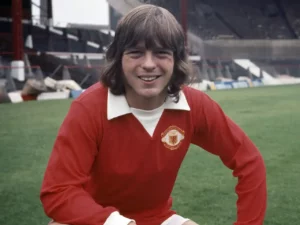 Manchester United Legend Tony Young Dies at 71, Leaving Legacy of Versatility and Determination